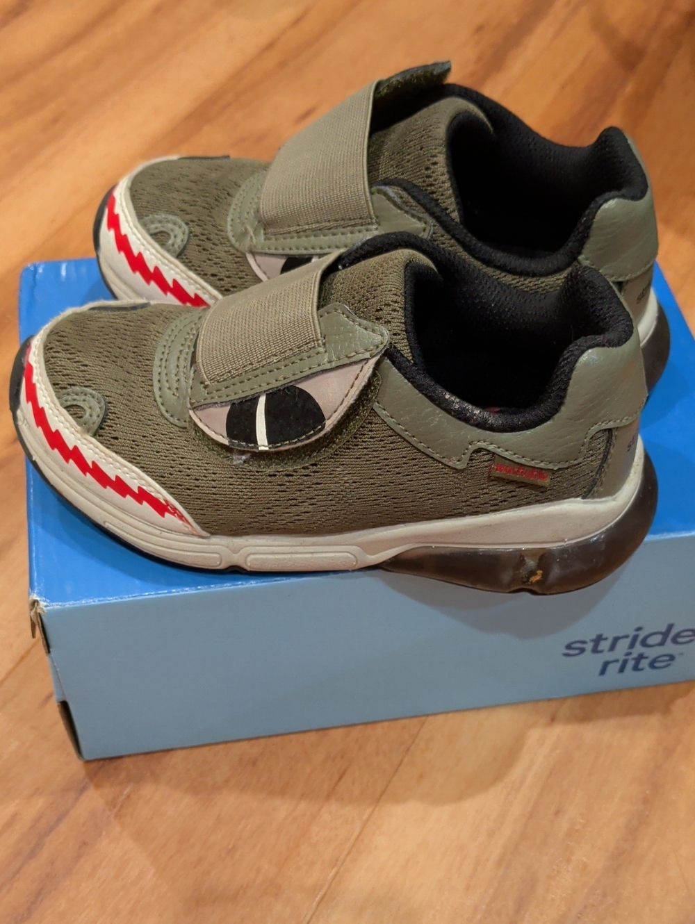 Stride Rite m2p Lighted Monster Shark Washable Light Up Toddler 11W Wide Shoe - Picture 9 of 14